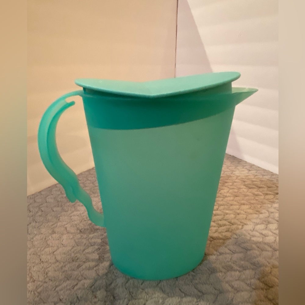 Tupperware pitcher 2.1L